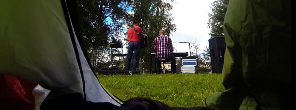 Samedi midi au camping du Steinkjerfestival: même plus besoin de sortir de la tente!